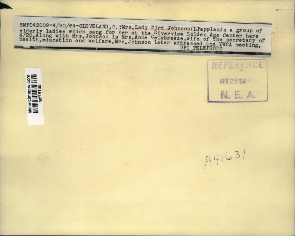 1964 Press Photo Mrs.Lady Bird Johnson with a group of Elderly Ladies