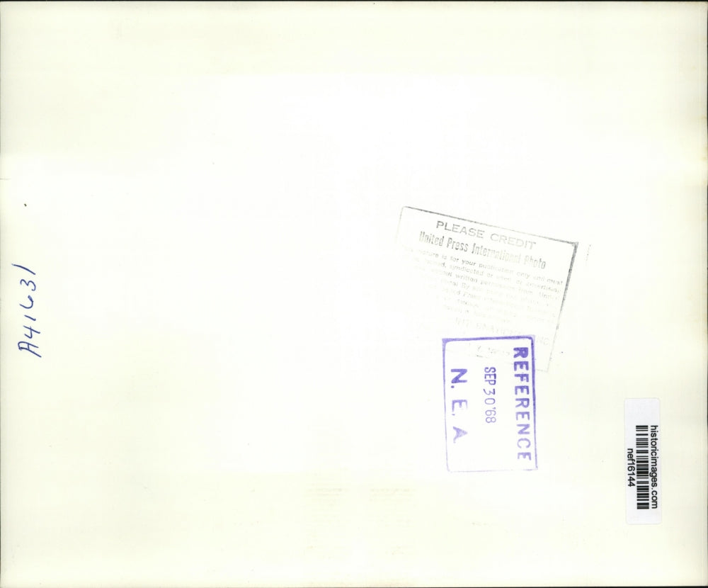 1968 Press Photo Mrs.Lyndon Johnson help Sen. Allan Ellender carry his cake