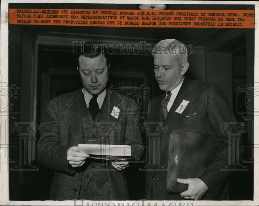 1942 Press Photo W Reuther CIO C Wilson Pres of GM Confer Before Addressing Reps