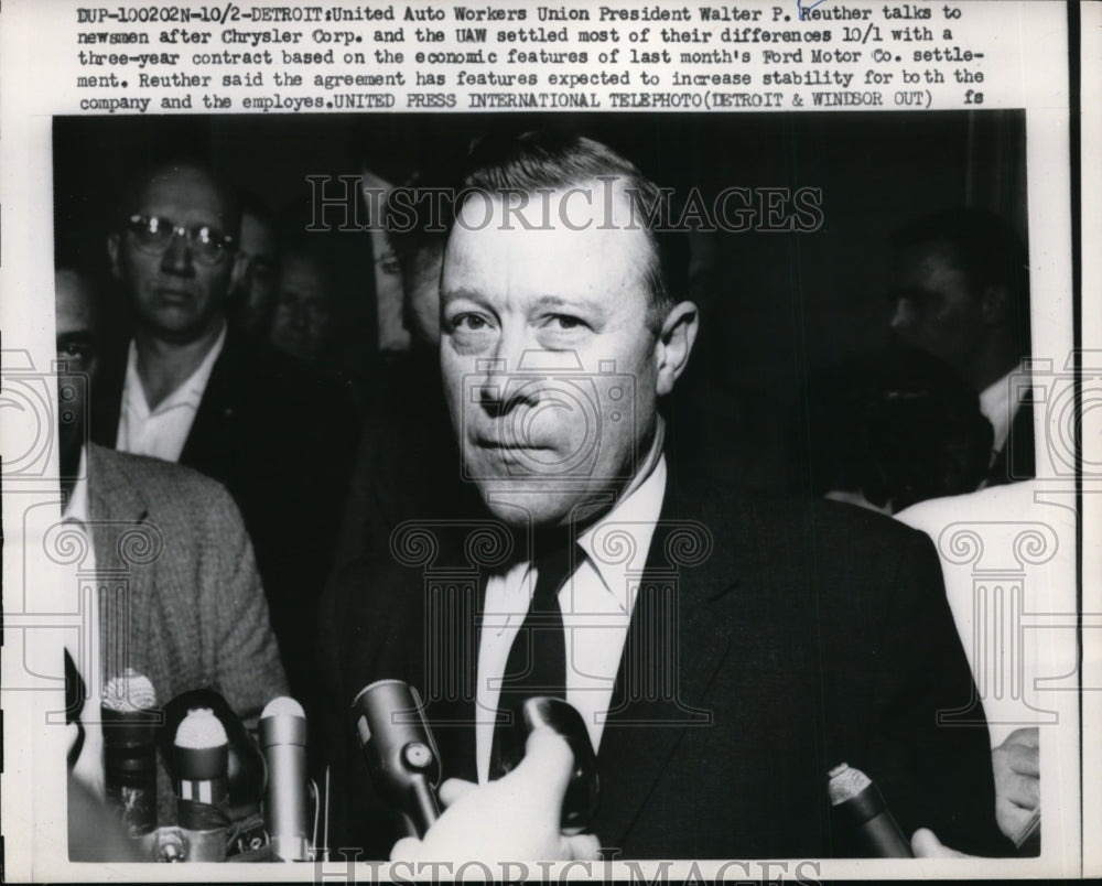 1958 Press Photo Walter Reuther of UAW in Press Conference, Detroit - nef16263