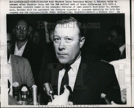 1958 Press Photo Walter Reuther of UAW in Press Conference, Detroit - nef16263