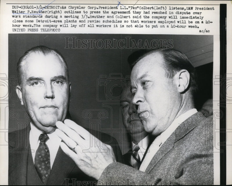 Load image into Gallery viewer, 1958 Press Photo L.L. "Tex" Colbert &amp; Walter Reuther of UAW in Press Conference
