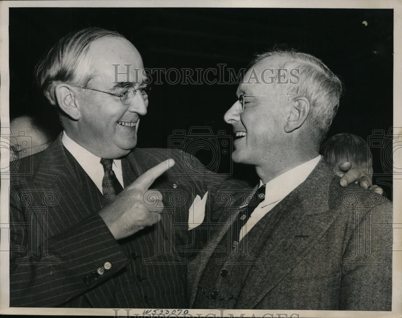Load image into Gallery viewer, 1939 Press Photo Arthur H. Vandenberg &amp; Alf Landon in Washington D.C.
