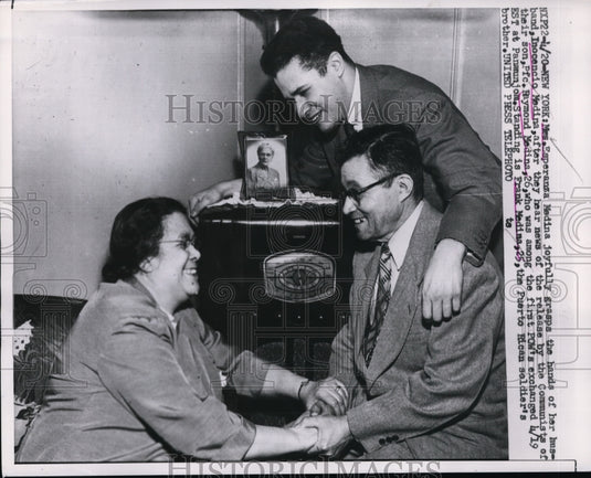 1958 Press Photo Family of Raymond Medina Celebrating Communist POW's Release