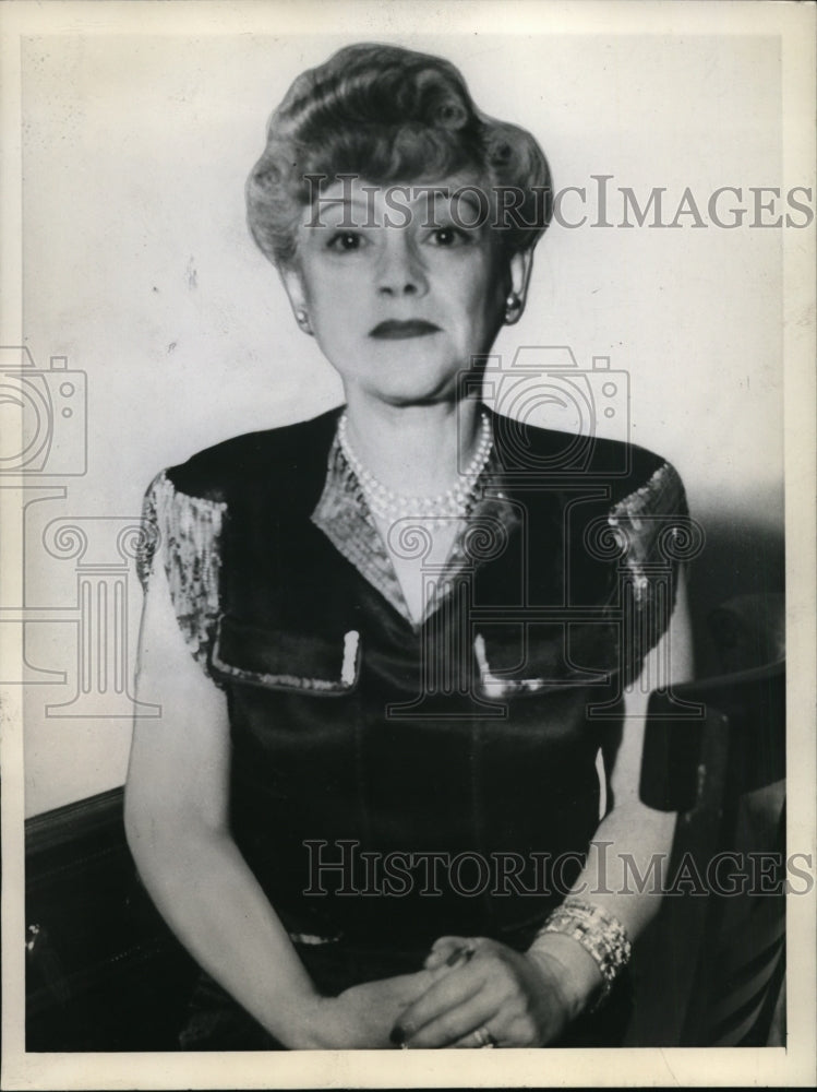 1944 Press Photo Mrs. Frank Starr Williams, Shot at Drake Hotel - nef16347