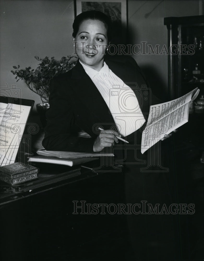 1951 Press Photo Conchita Gaston, Singer from Philippines - nef16379