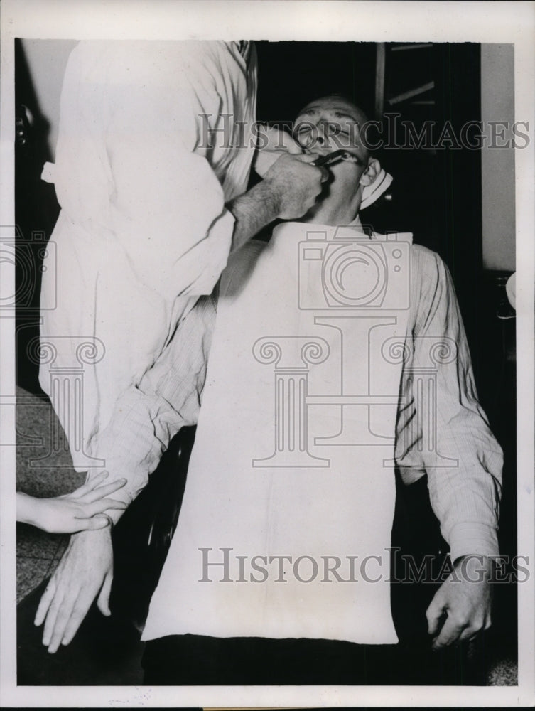 1938 Press Photo Hypnotized Dental Patient Taylor Gibson During Tooth Extraction