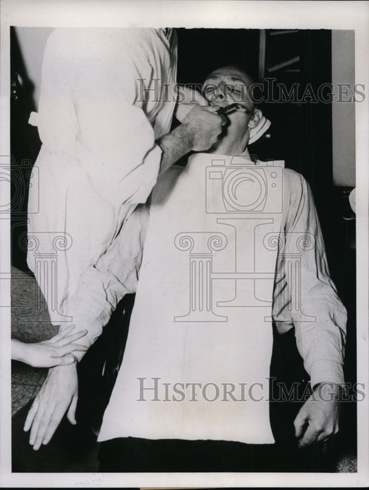 1938 Press Photo Hypnotized Dental Patient Taylor Gibson During Tooth Extraction