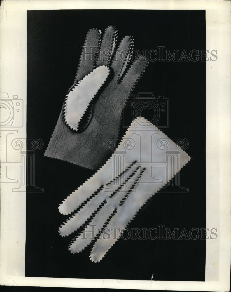 1937 Press Photo Reindeer-Eggshell Gloves - nef16422