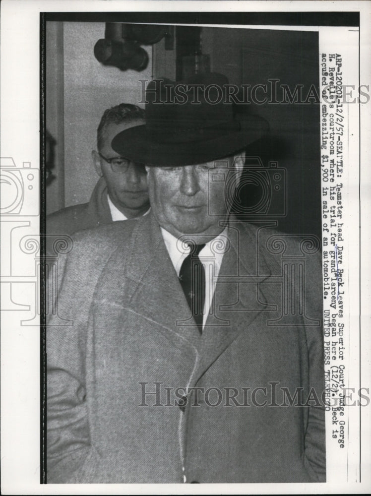1957 Press Photo Dave Beck of Teamster Union Leaves Supreme Court, Seattle, WA