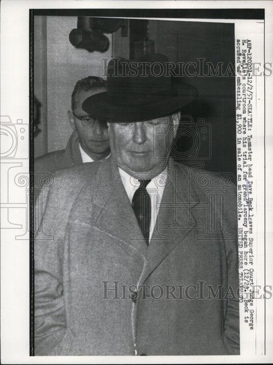 1957 Press Photo Dave Beck of Teamster Union Leaves Supreme Court, Seattle, WA