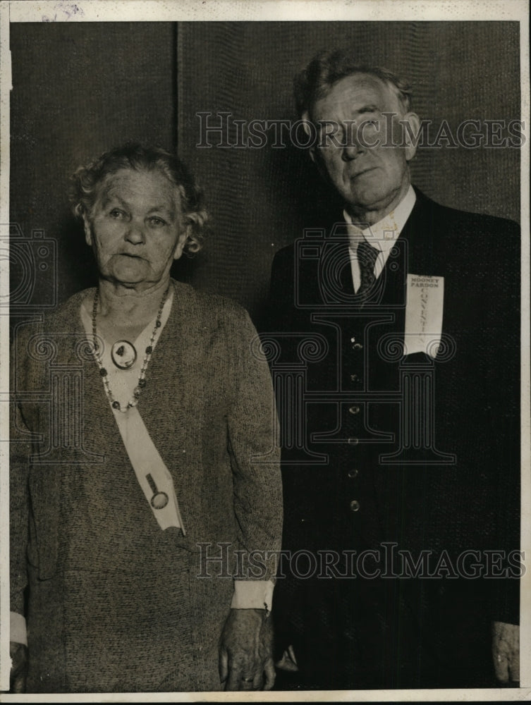 1931 Press Photo Mrs Mary &quot;Mother&quot; Toomey with Dr. Robert Whitaker - nef16742