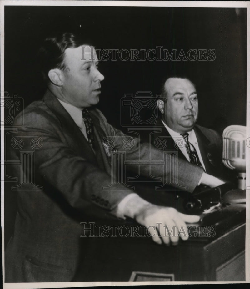 Load image into Gallery viewer, 1947 Press Photo Walter P. Reuther &amp; R.J. Thomas UAW-CIO Convention, New Jersey
