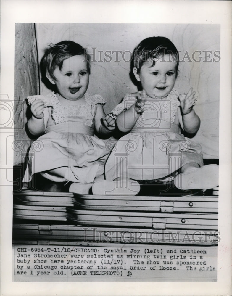 Load image into Gallery viewer, 1949 Press Photo Cynthia Joy &amp; Cathleen Jane Strohacher Selected as Twin Winners
