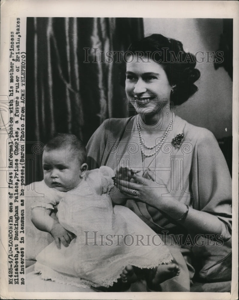 1949 Press Photo Princess Elizabeth & Son Prince Charles at Buckingham Palace