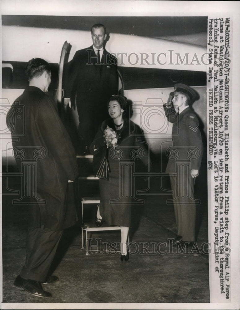 1957 Press Photo Queen Elizabeth II &amp; Prince Philip, Washington National Airport- Historic Images