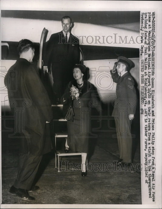 1957 Press Photo Queen Elizabeth II & Prince Philip, Washington National Airport- Historic Images