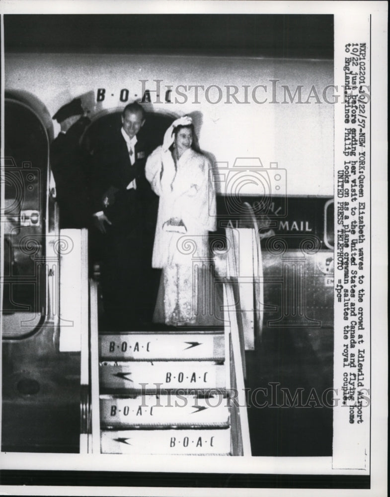1957 Press Photo Queen Elizabeth II & Prince Philip Board Plane Idlewild Airport- Historic Images
