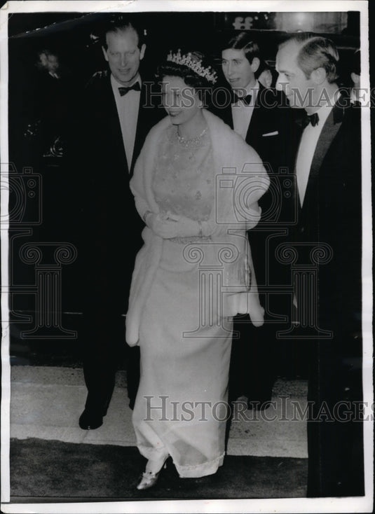1968 Press Photo Queen Elizabeth II & Prince Philip & Charles at Saville Theater- Historic Images
