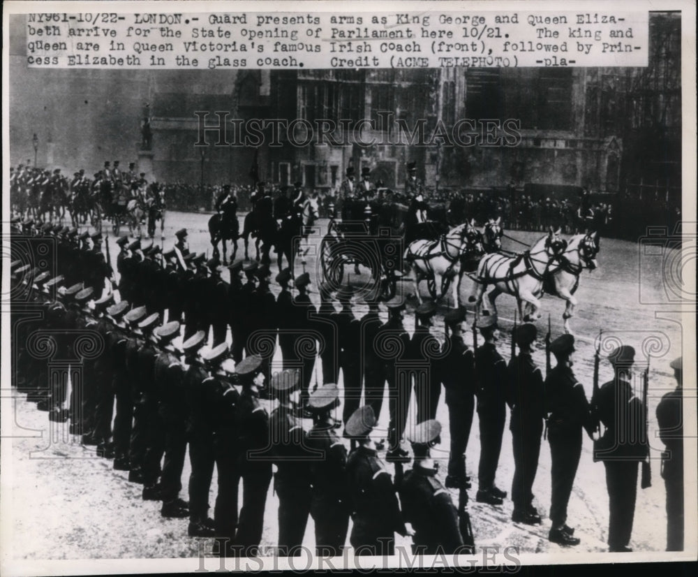 1947 Press Photo Guard present arms as King George and Queen Elizabeth arrived