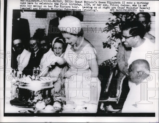 1961 Press Photo Queen Elizabeth II Cutting Prince Andrew's 1st Birthday Cake- Historic Images