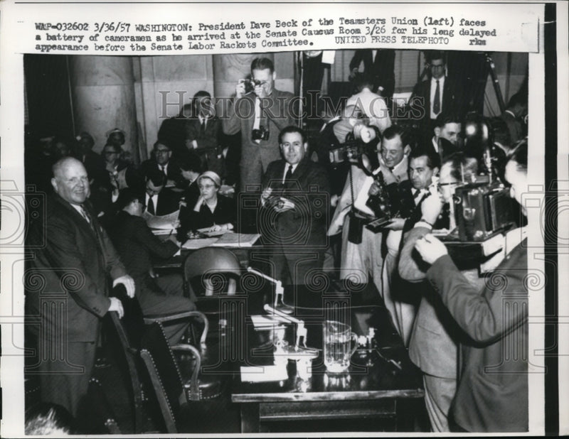Load image into Gallery viewer, 1957 Press Photo Dave Beck of Teamsters Union Arrives at Senate Caucus Room
