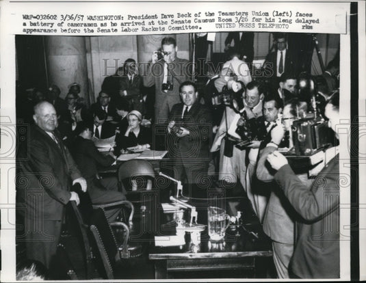 1957 Press Photo Dave Beck of Teamsters Union Arrives at Senate Caucus Room
