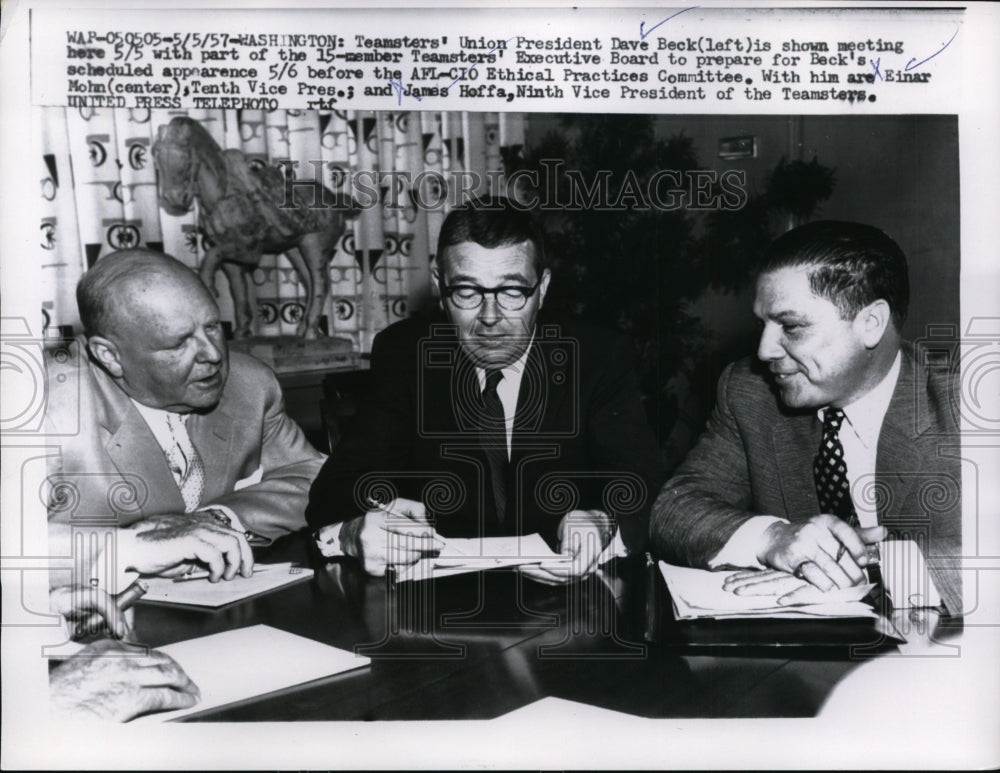 1957 Press Photo Dave Beck of Teamsters Union Meets with Union Executives