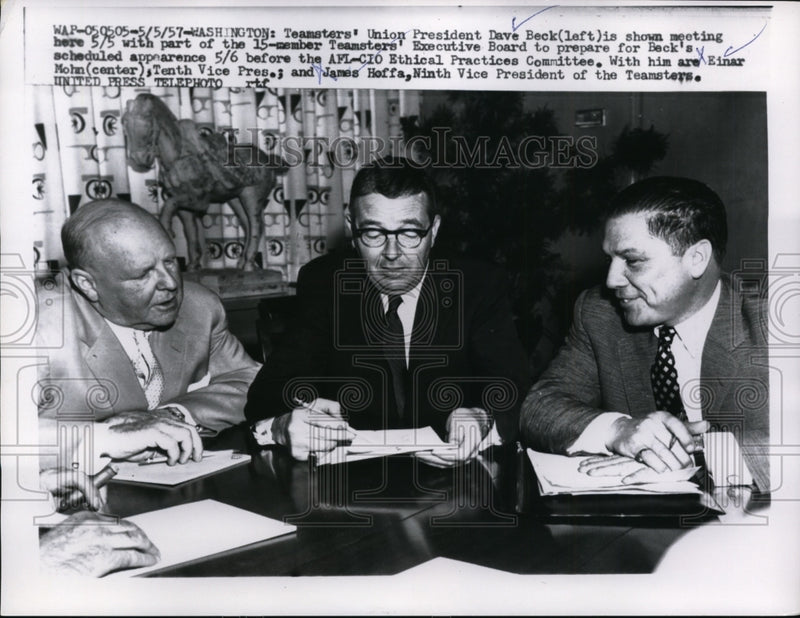 Load image into Gallery viewer, 1957 Press Photo Dave Beck of Teamsters Union Meets with Union Executives
