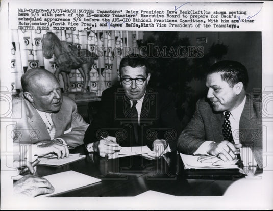 1957 Press Photo Dave Beck of Teamsters Union Meets with Union Executives