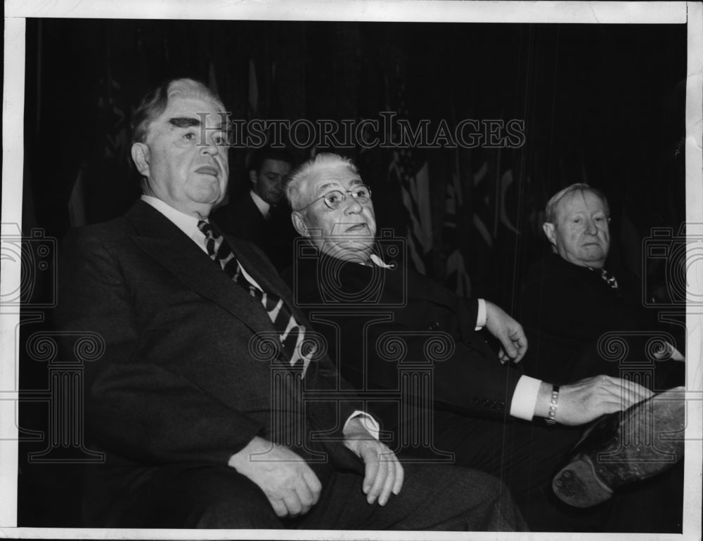 1947 Press Photo John Lewis and C.J. McGowan at AFL Convention, San Francisco