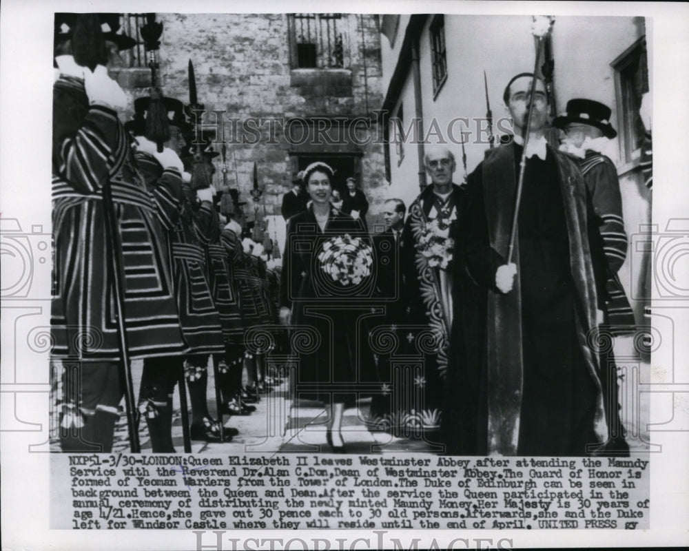 1956 Press Photo Queen Elizabeth Leaves Westminster Abbey after Maundy Service- Historic Images