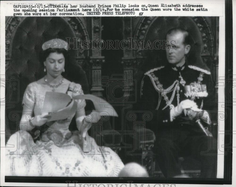 1957 Press Photo Queen Elizabeth and Price Philip addresses Parliament session - Historic Images