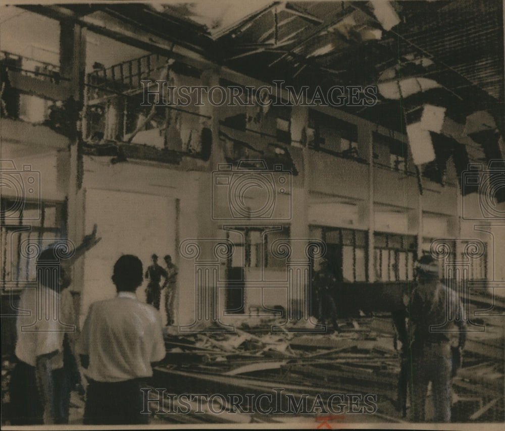 1965 Press Photo Saigon Airport Hit By Terrorist Bomb Forty People Injured