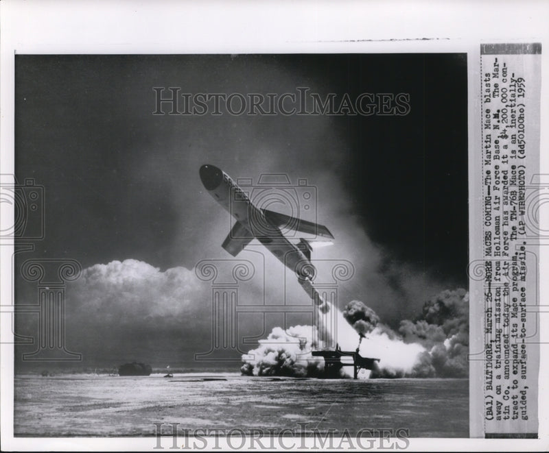 Load image into Gallery viewer, 1959 Press Photo Martin Mace Blasts On Training Mission From Holloman Air Force
