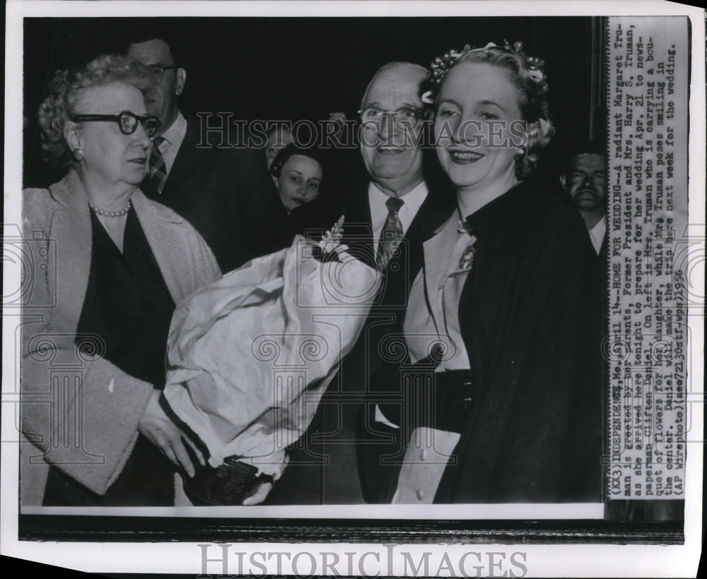 1956 Press Photo Margaret Truman & Parents in Independence, Missouri - nef17419