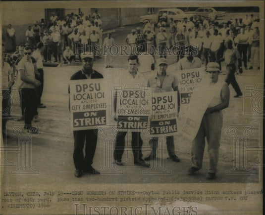 1966 Press Photo Dayton Public Service Workers on Strike, Ohio - nef17527