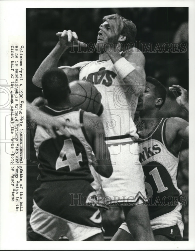 Load image into Gallery viewer, 1990 Press Photo Craig Ehlo Cleveland Cavaliers and Kenny Smith in Hawks Game
