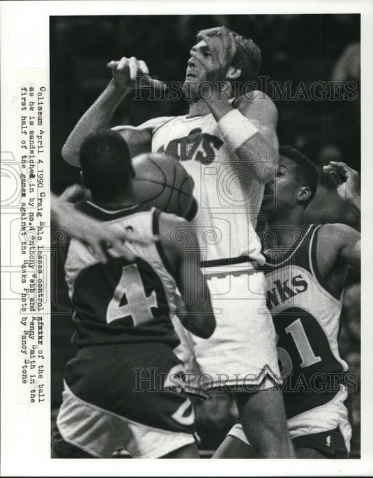 1990 Press Photo Craig Ehlo Cleveland Cavaliers and Kenny Smith in Hawks Game