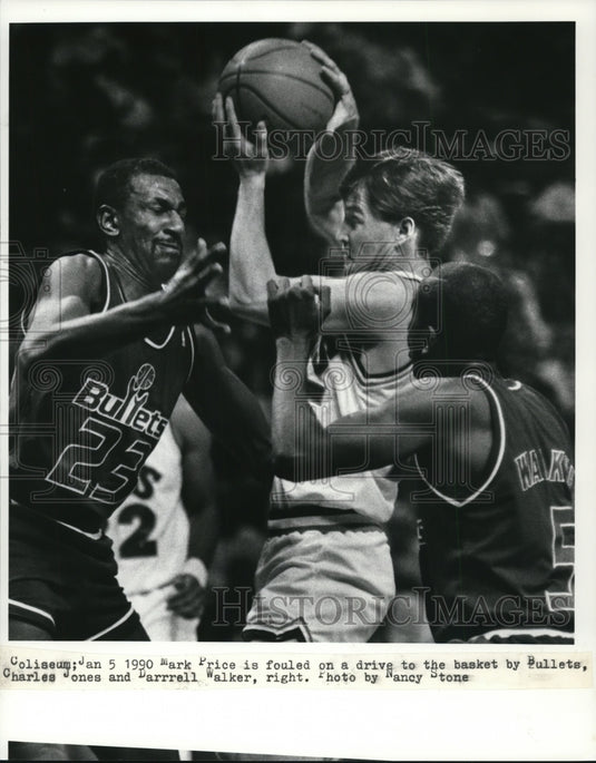 1990 Press Photo Cleveland Cavaliers Mark Price Fouled by Bullets Players