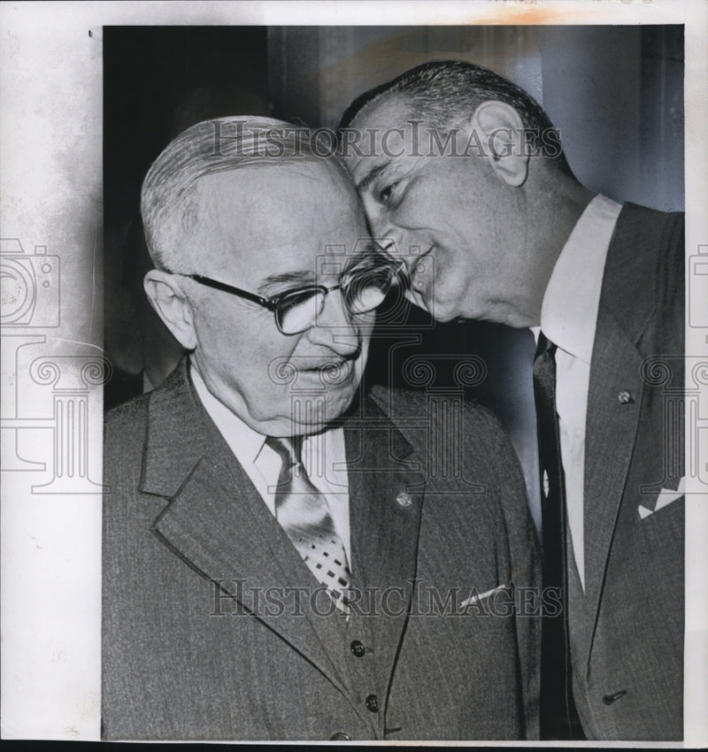 Load image into Gallery viewer, 1960 Press Photo Johnson whispers some words to Truman before luncheon
