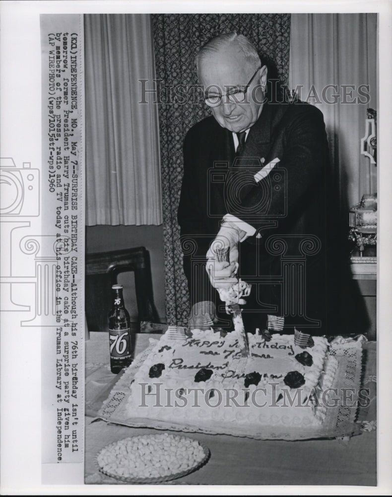 Load image into Gallery viewer, 1960 Press Photo Former President Truman cuts birthday cake at surprise party

