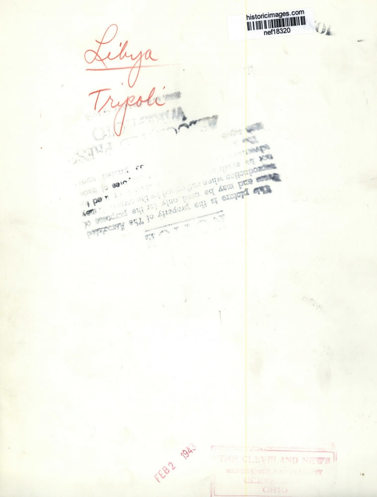 1943 Press Photo Italians line streets as British enter Tripoli - nef18320