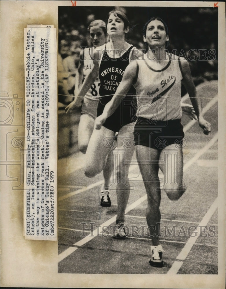 Load image into Gallery viewer, 1979 Press Photo Debbie Vetter Wins Women's 880-Yard Knights of Columbus Run
