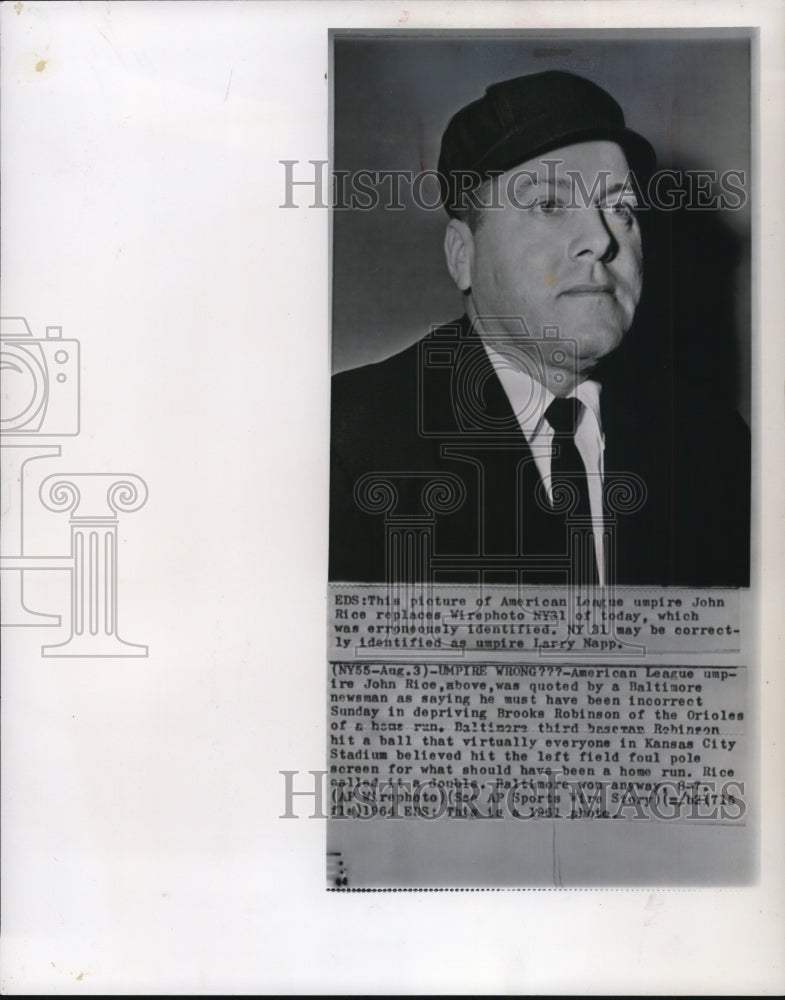 Load image into Gallery viewer, 1961 Press Photo Umpire Larry Napp of American League Basevall - nef18465
