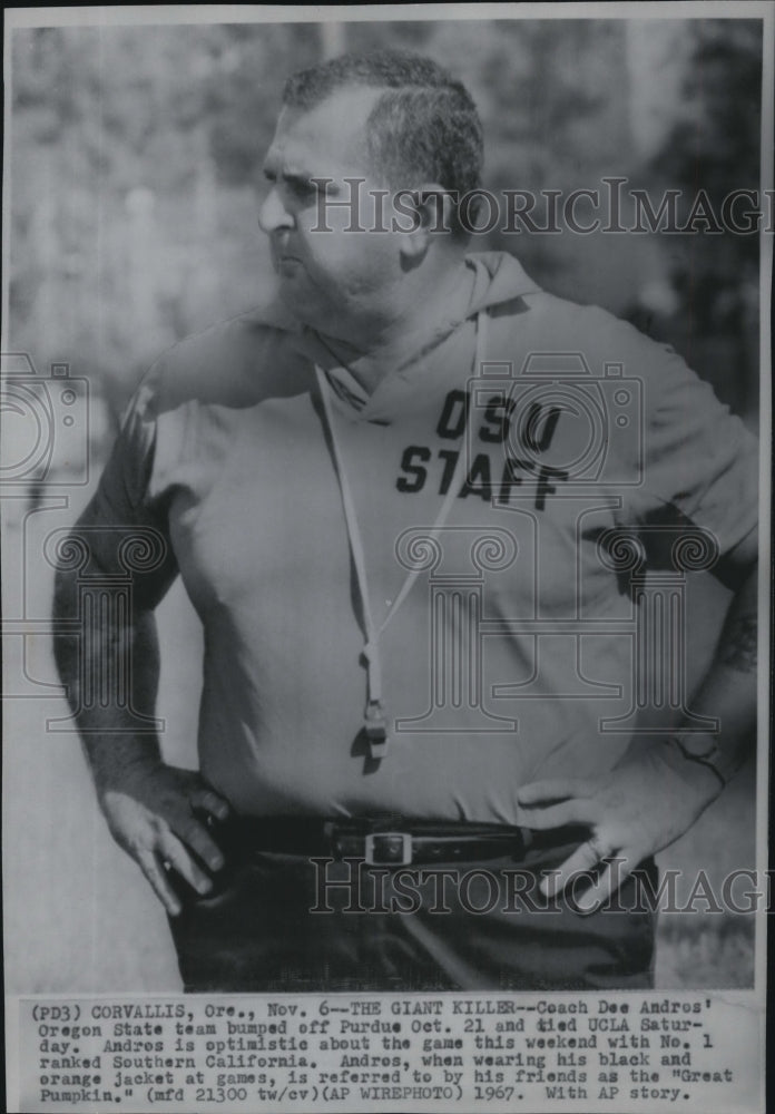 1967 Press Photo Des Andros, Oregon State University Football Coach - nef18526