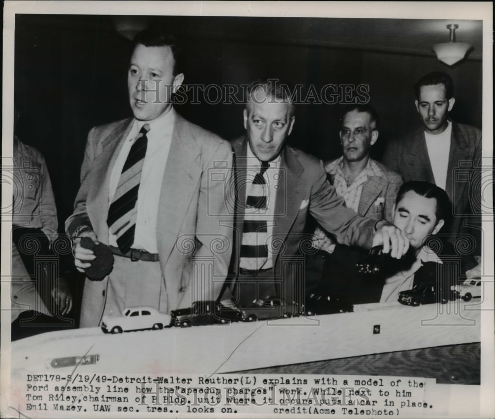 1949 Press Photo Reuther Explains With Model Ford Assembly Line Speed Up Charges
