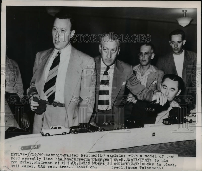 Load image into Gallery viewer, 1949 Press Photo Reuther Explains With Model Ford Assembly Line Speed Up Charges
