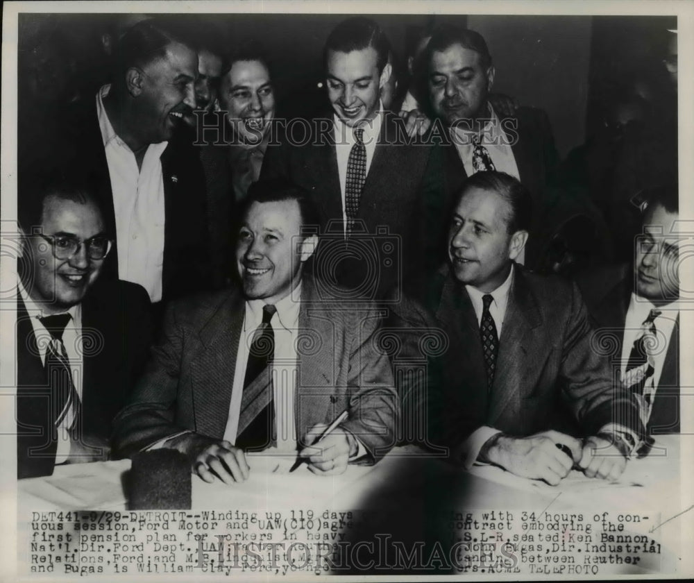 1949 Press Photo Fort Motor and UAW Agreement Contract negotiations - nef18831