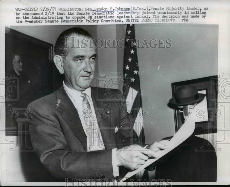 Load image into Gallery viewer, 1957 Press Photo Lyndon B. Johnson - nef19063
